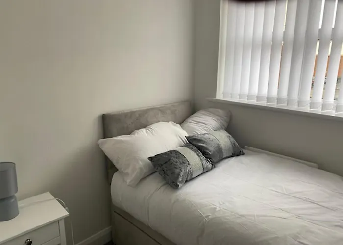 Home Sleeps5-Netflix-Parkg-Near City Center Etihad