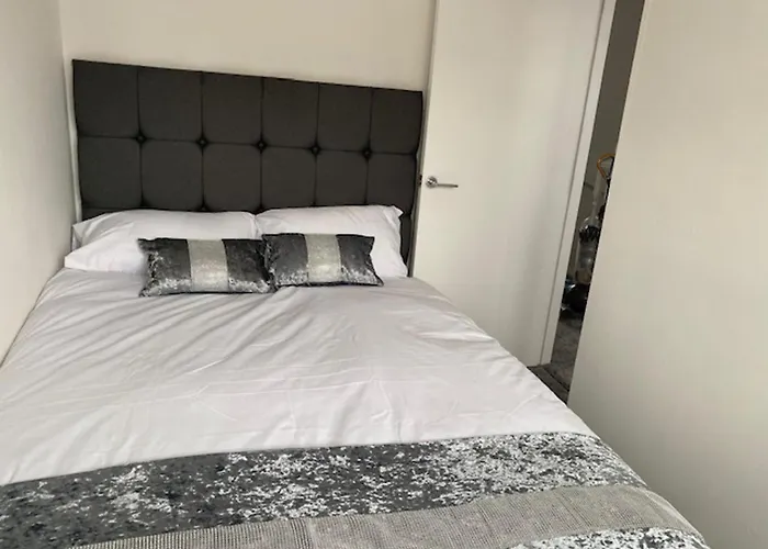 Home Sleeps5-Netflix-Parkg-Near City Center Etihad