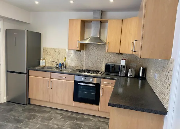 Home Sleeps5-Netflix-Parkg-Near City Center Etihad